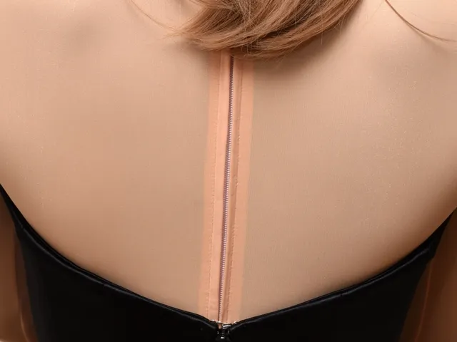 伸びるファスナー